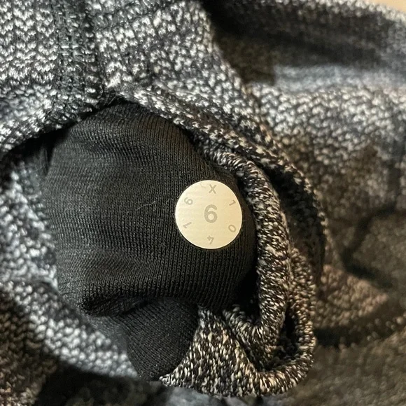 Lululemon Marbled Gray Leggings Size 6. - Picture 6 of 6